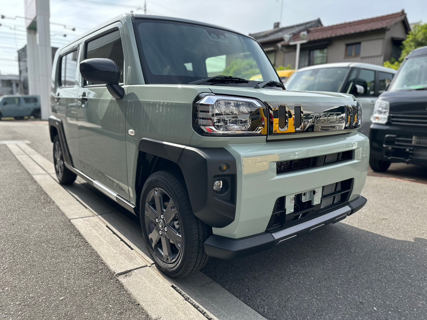 ダイハツ タフト Gダーククロムベンチャー