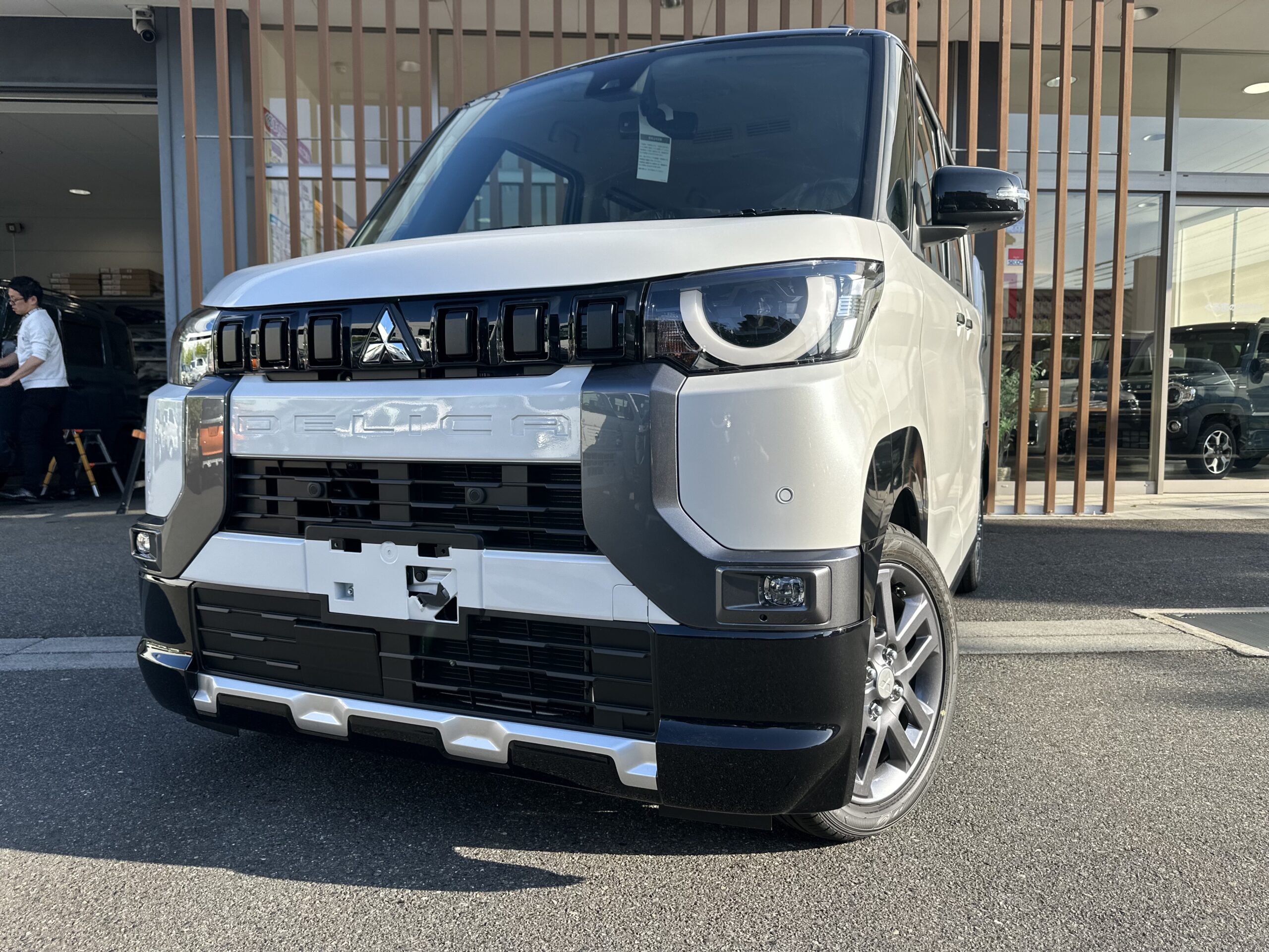 三菱 デリカミニ Gプレミアム　4WD
