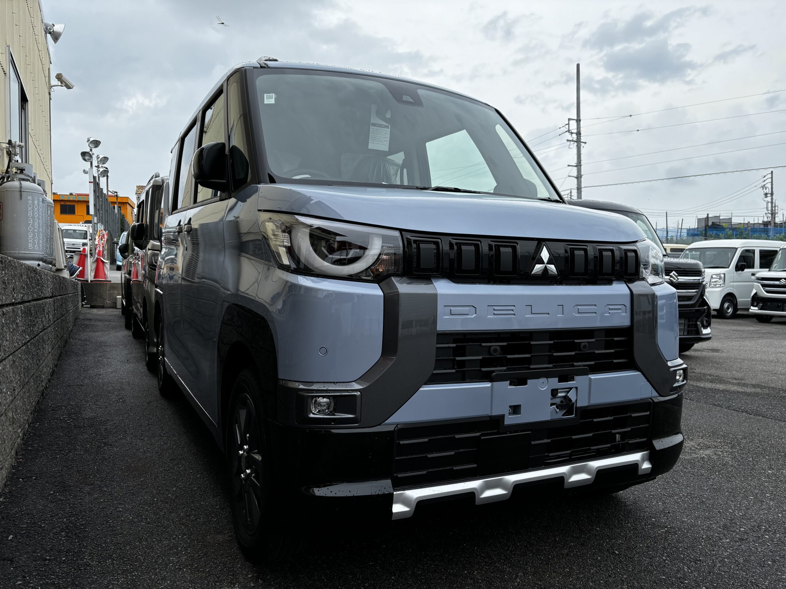 三菱 デリカミニ Tプレミアム　4WD