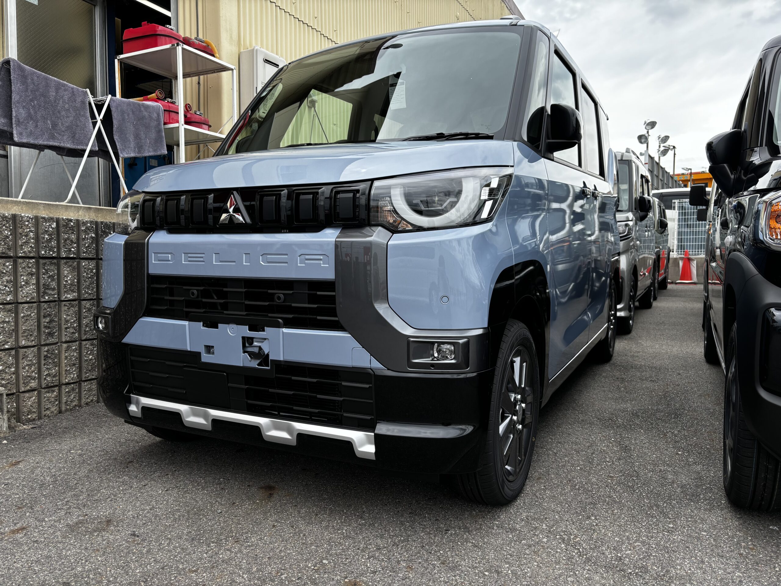 三菱 デリカミニ Gプレミアム　4WD　