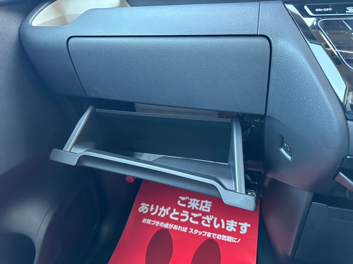 三菱 デリカミニ Tプレミアム　4WD