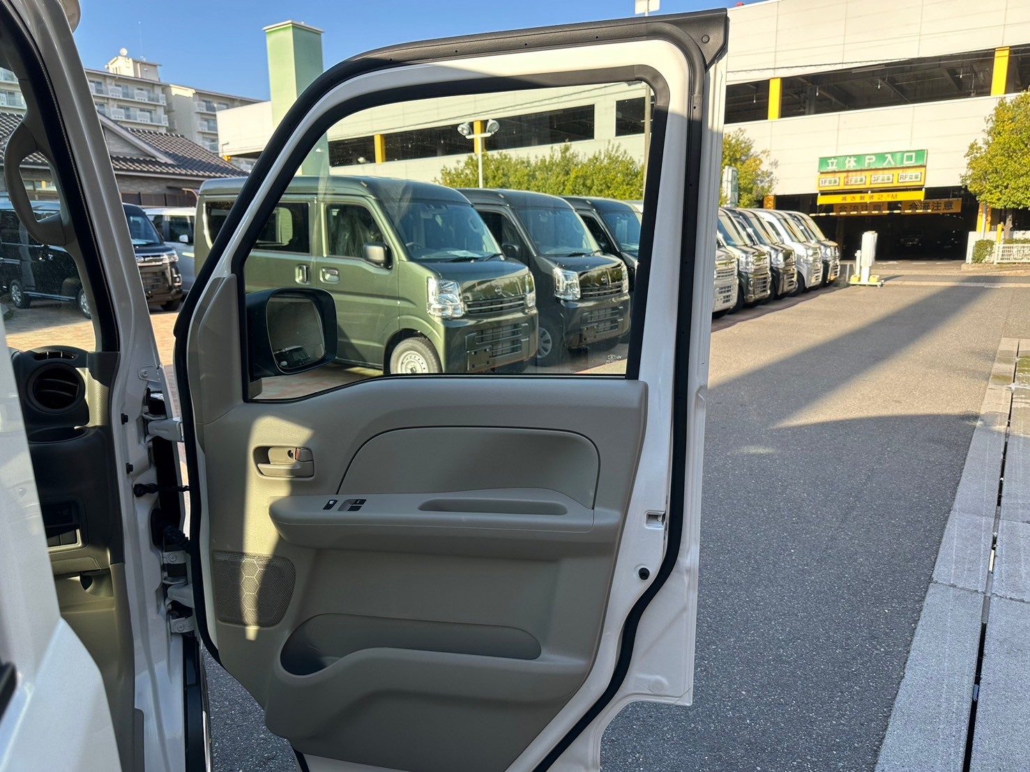 日産 クリッパーバン DX　CVT　2WD