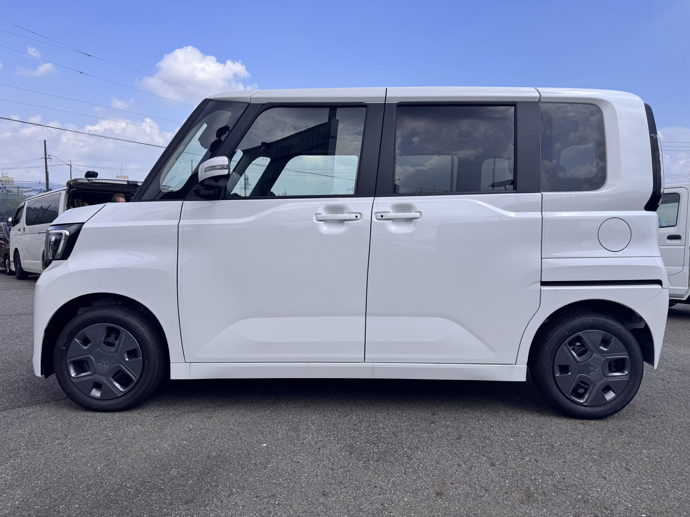 三菱 eKスペース 新型　G　ｱﾗｳﾝﾄﾞﾋﾞｭｰﾓﾆﾀｰ付