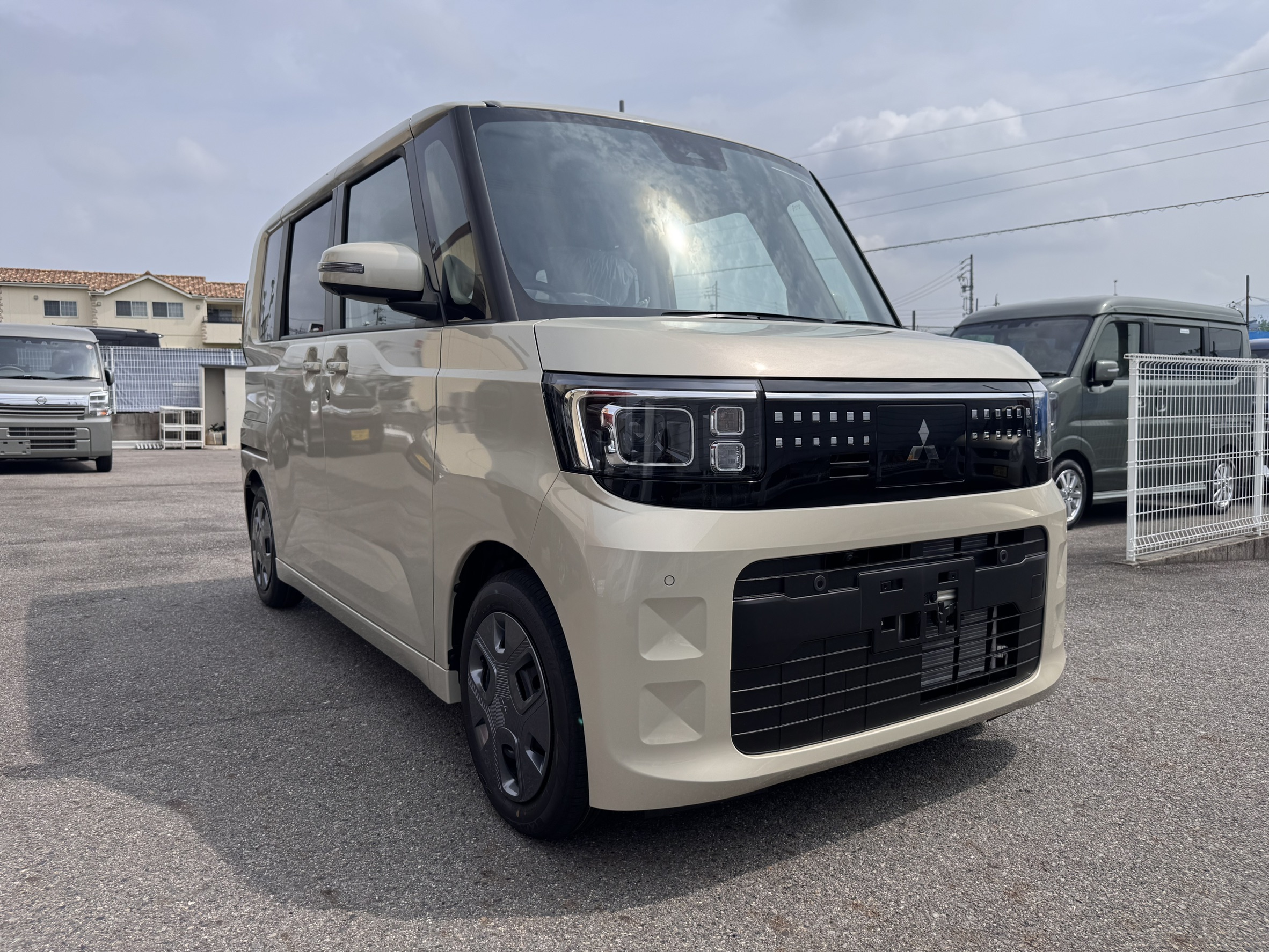 三菱 eKスペース 新型　G　ｱﾗｳﾝﾄﾞﾋﾞｭｰﾓﾆﾀｰ付