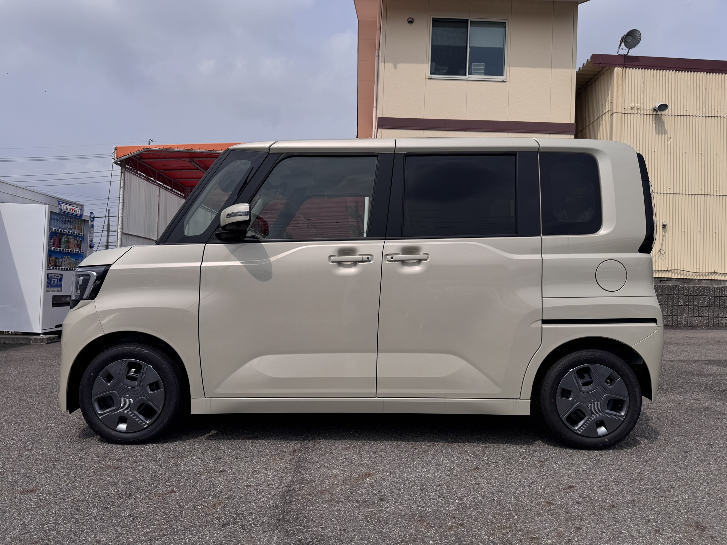 三菱 eKスペース 新型　G　ｱﾗｳﾝﾄﾞﾋﾞｭｰﾓﾆﾀｰ付