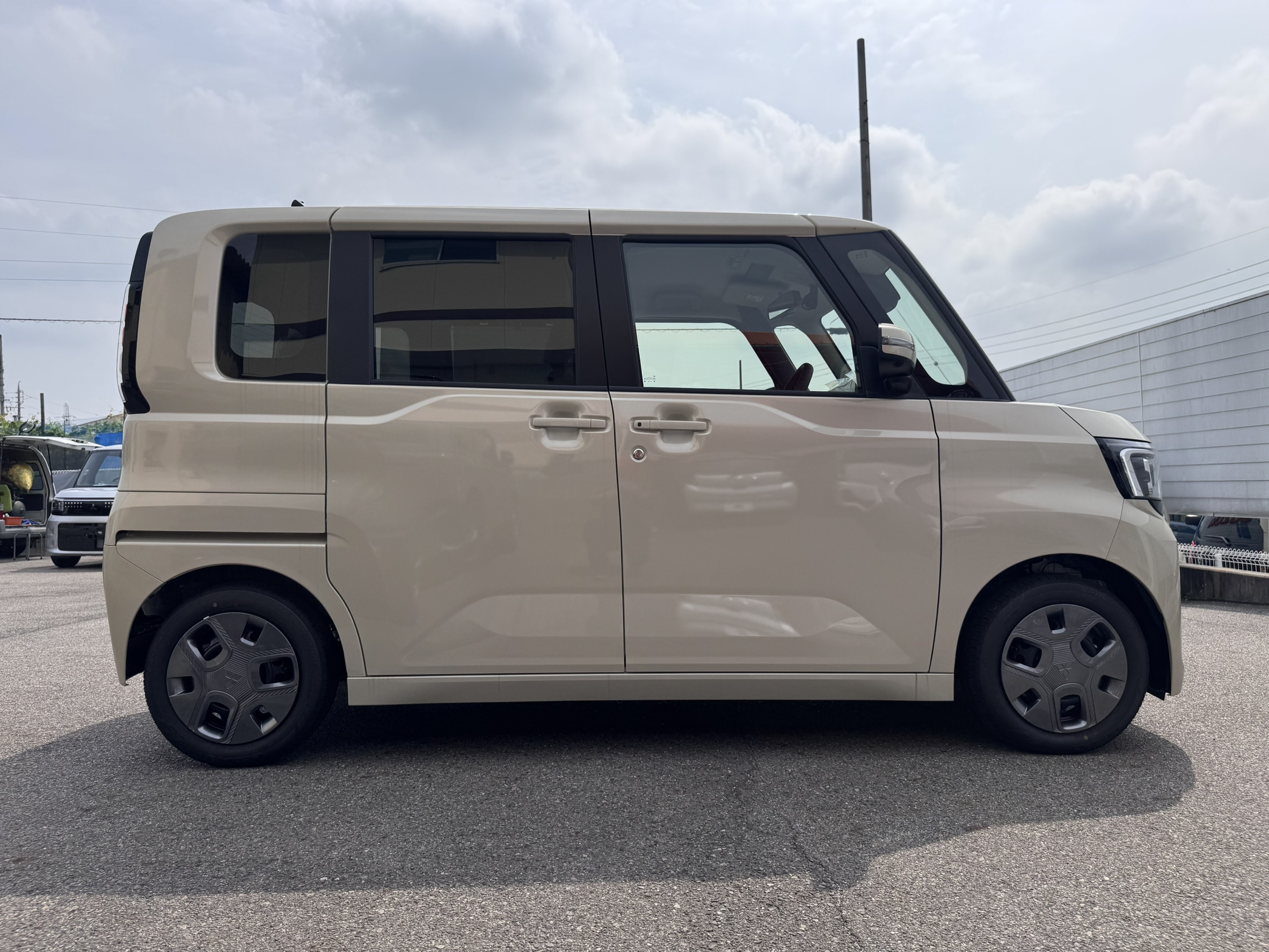 三菱 eKスペース 新型　G　ｱﾗｳﾝﾄﾞﾋﾞｭｰﾓﾆﾀｰ付