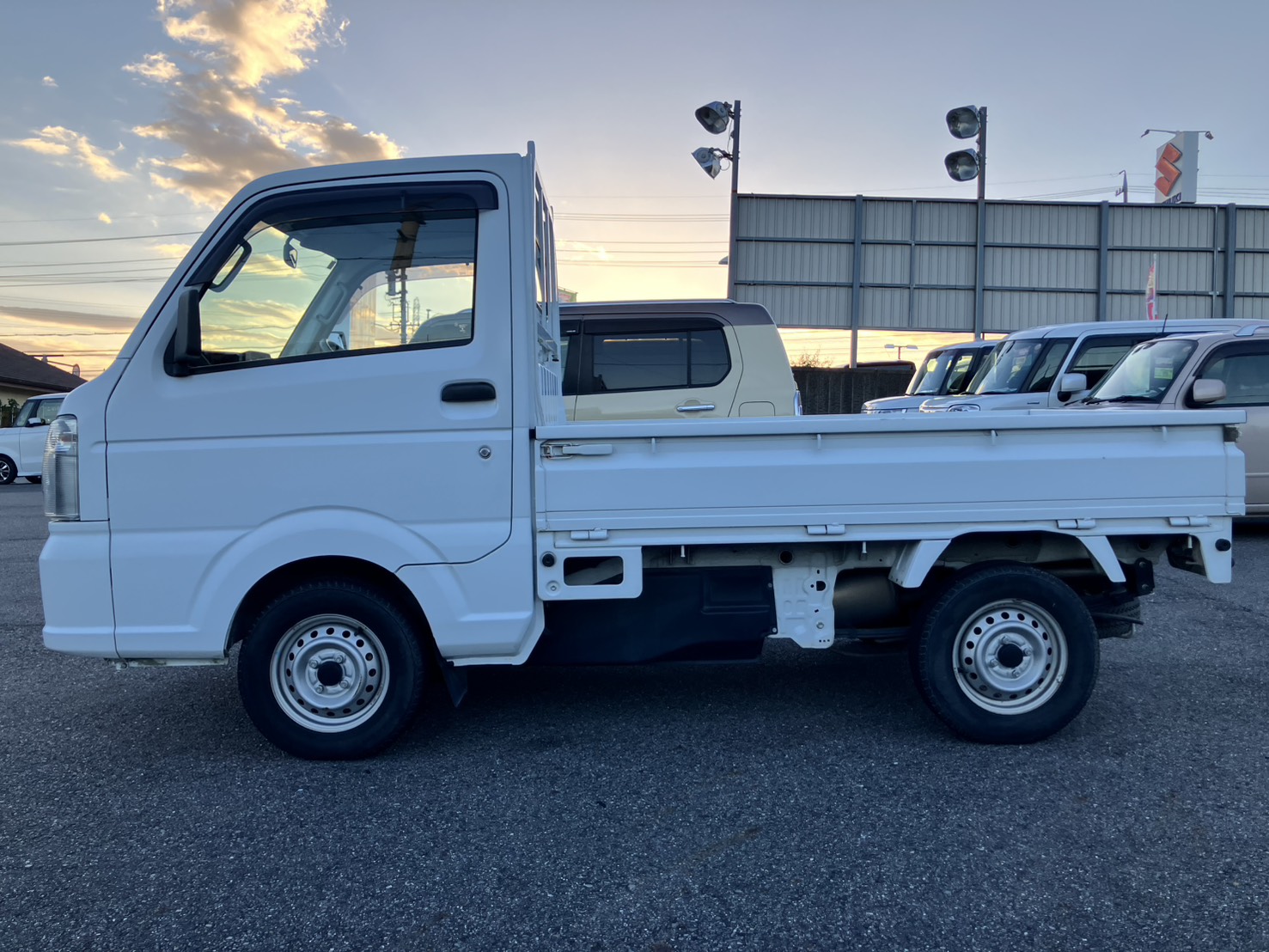 日産 NT100クリッパートラック DX　MT
