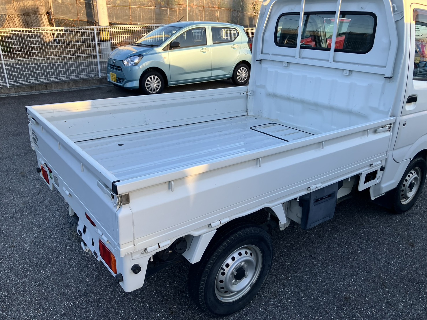 日産 NT100クリッパートラック DX　MT
